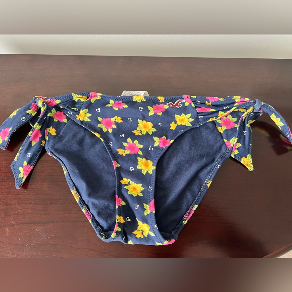 Vintage Hollister Floral Bikini - Picture 4 of 7